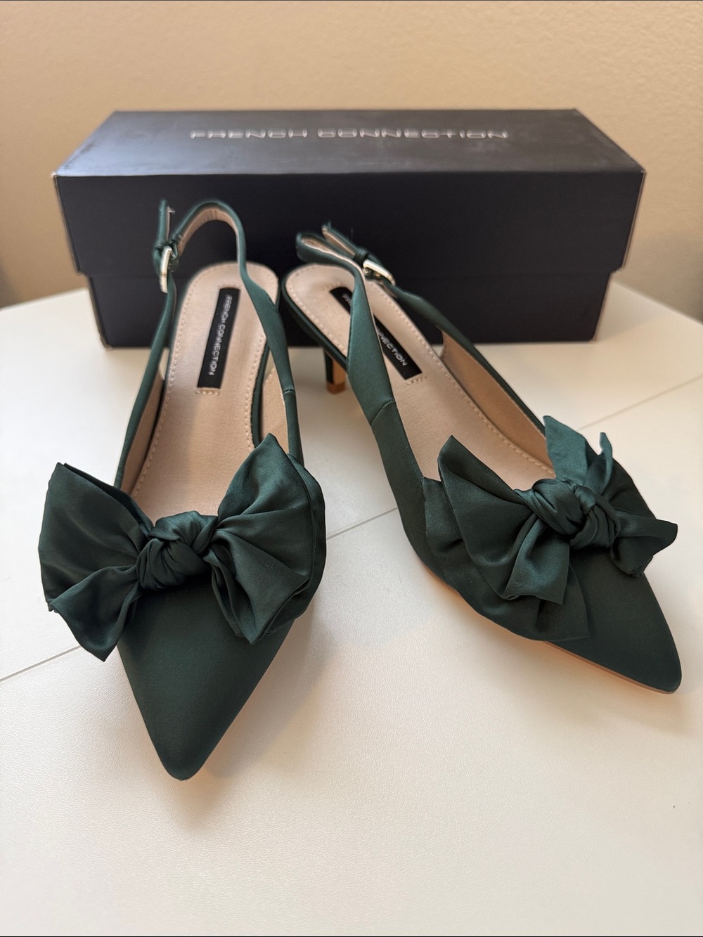French Connection Quinnbow Emerald Green Satin Bow Slingback Kitten Heels Size 7